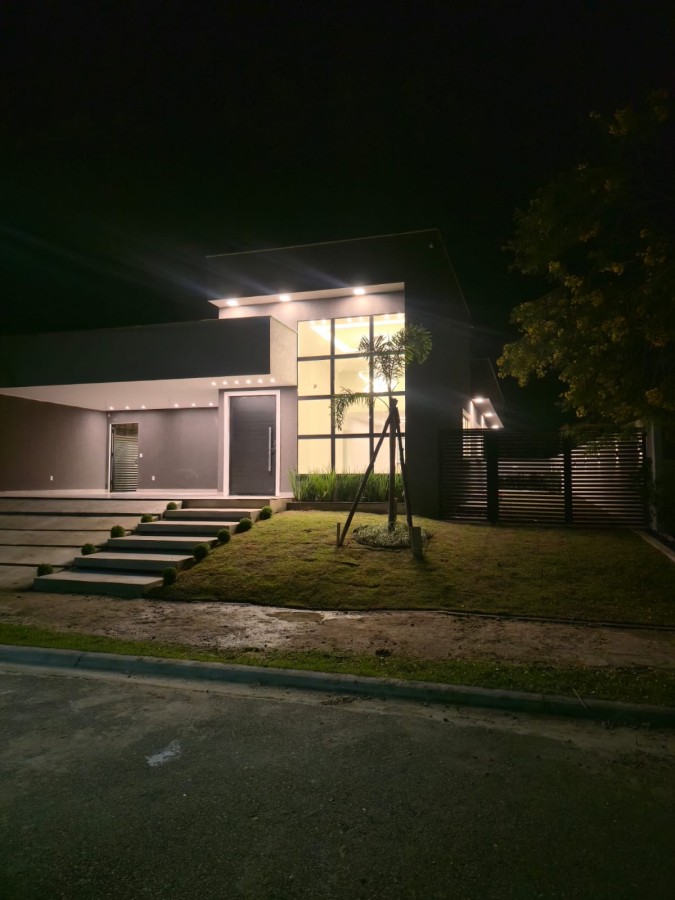 Casa em Condom�nio
